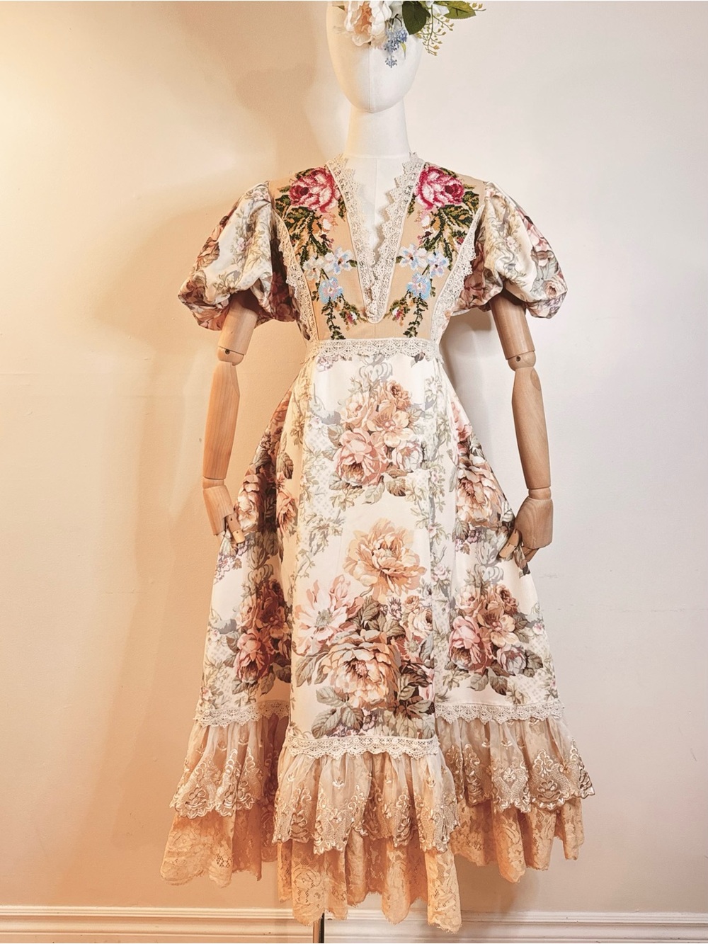 🌸 Floral Embroidered Maxi Dress 🌸